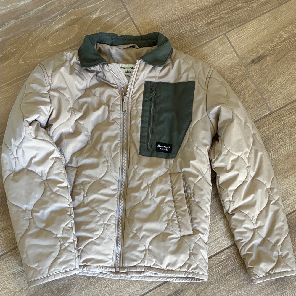 Abercrombie & Fitch Beige Quilted Jacket with Olive Pocket